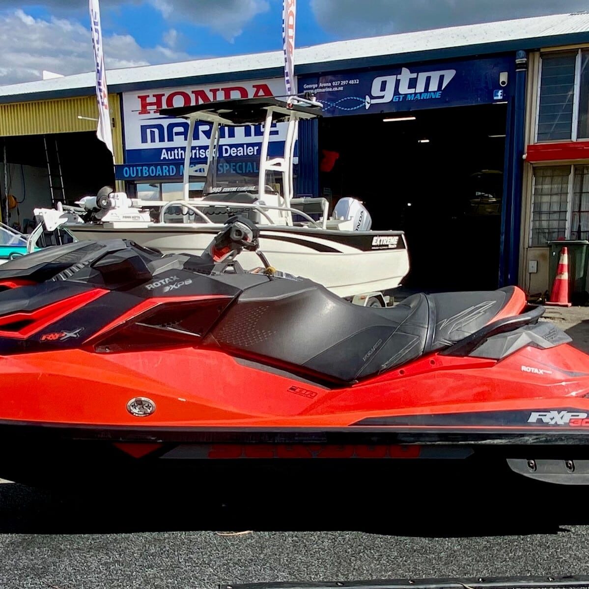 Jet ski image Jet ski image